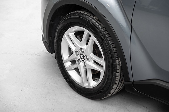 Toyota C-HR 9 of 24