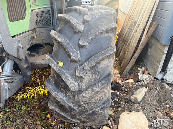 2012 Fendt 415 Vario 4x4 traktor m/frontlaster-To sett dekk 9 of 25