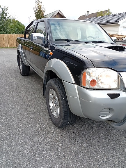 Nissan King Cab 4 of 26