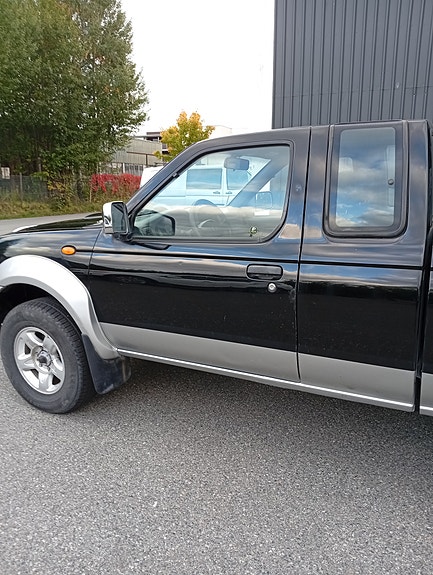 Nissan King Cab 8 of 26