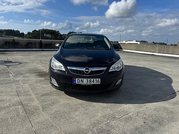 Opel Astra 2 of 12