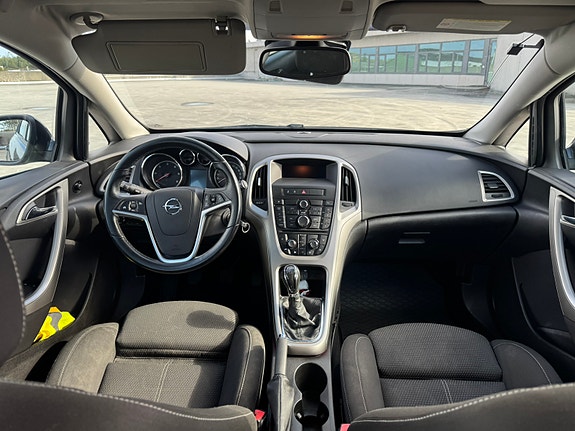 Opel Astra 10 of 12