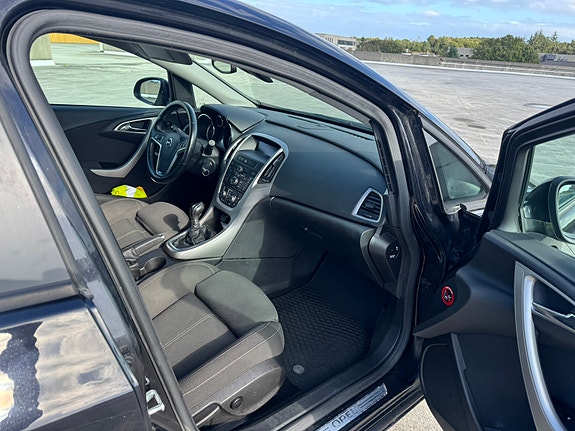 Opel Astra 12 of 12
