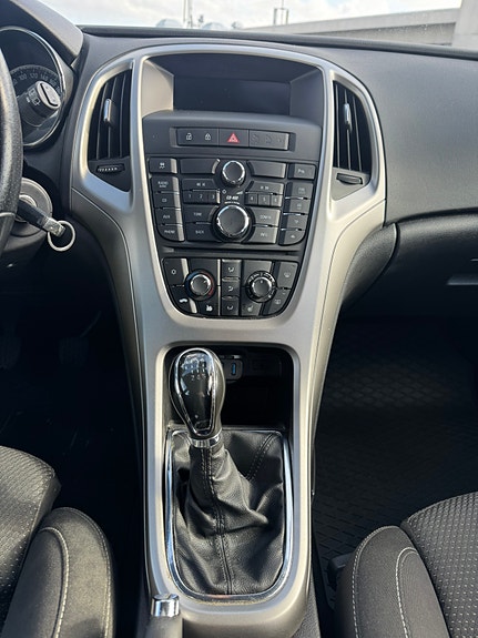 Opel Astra 11 of 12