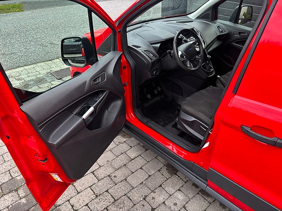 Ford Transit Connect 11 of 26