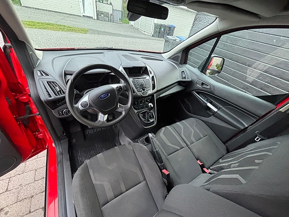 Ford Transit Connect 13 of 26