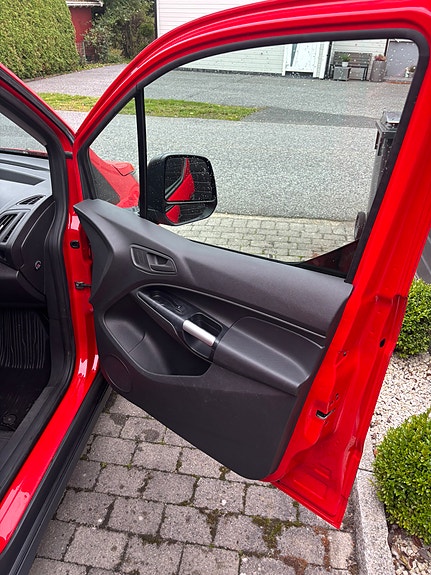 Ford Transit Connect 16 of 26