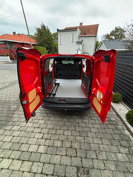 Ford Transit Connect 22 of 26
