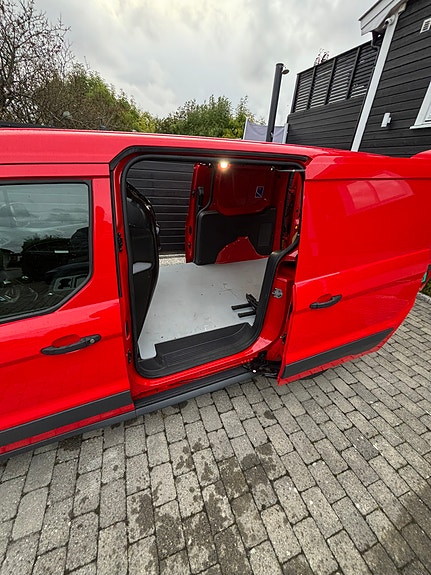 Ford Transit Connect 21 of 26
