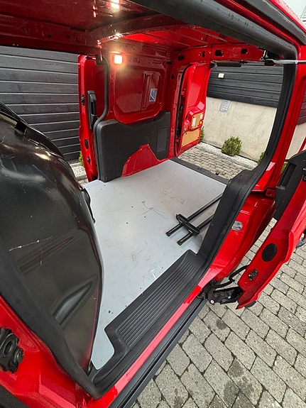 Ford Transit Connect 23 of 26
