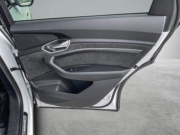 Audi e-tron 20 of 26