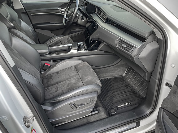 Audi e-tron 16 of 26