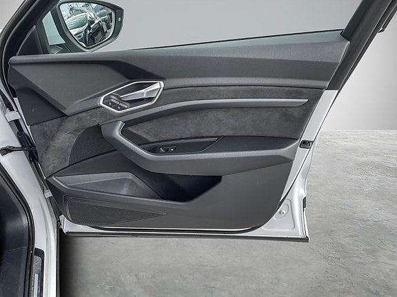 Audi e-tron 15 of 26