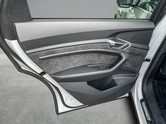 Audi e-tron 18 of 26