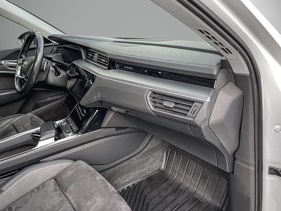 Audi e-tron 17 of 26