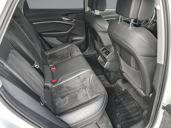 Audi e-tron 21 of 26