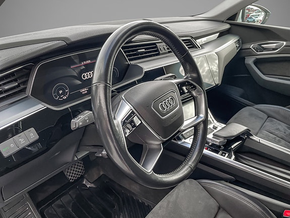 Audi e-tron 9 of 26