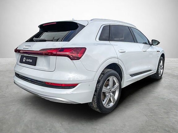 Audi e-tron 4 of 26