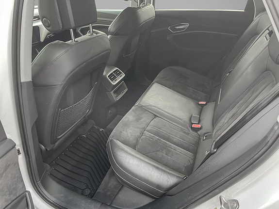 Audi e-tron 19 of 26
