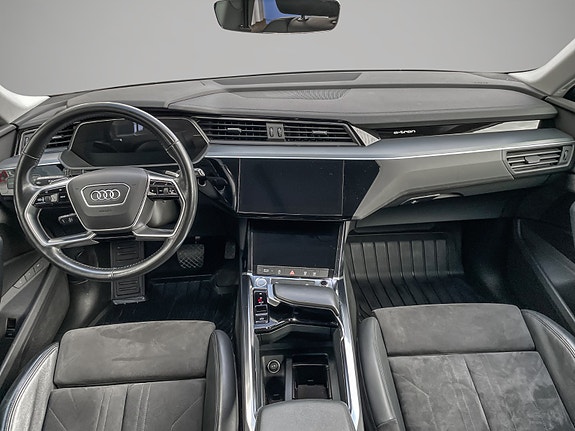 Audi e-tron 10 of 26