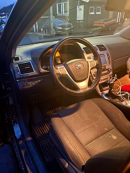 Toyota Avensis 4 of 6