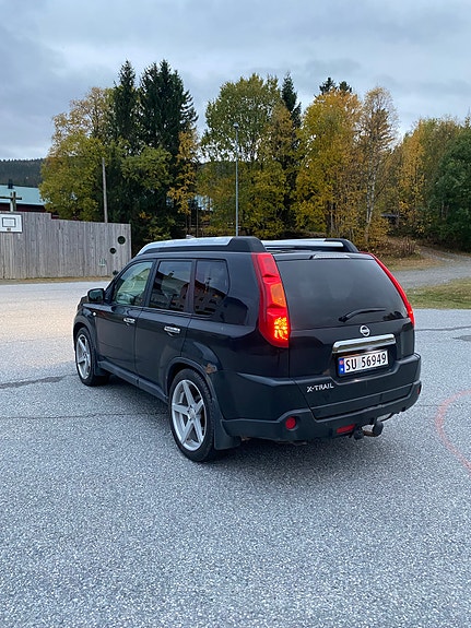 Nissan X-Trail 3 of 5