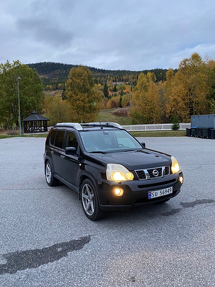Nissan X-Trail 2 of 5