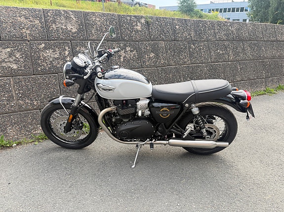 Triumph Bonneville T100 7 of 10