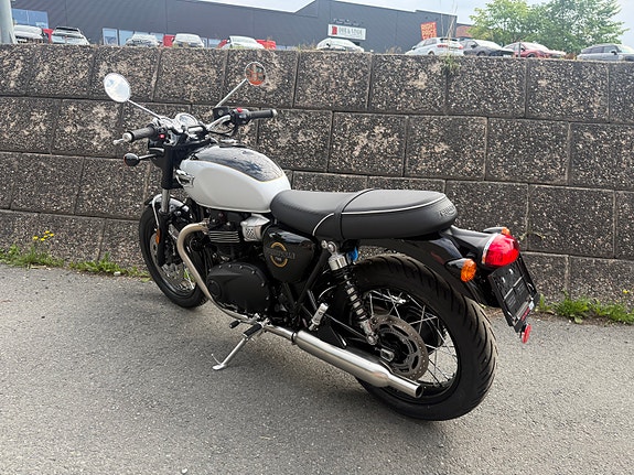 Triumph Bonneville T100 6 of 10