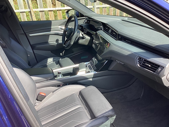 Audi e-tron 2 of 4