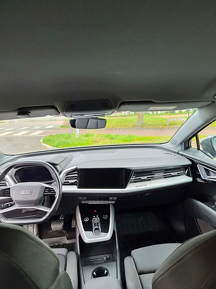 Audi Q4 e-tron 10 of 15
