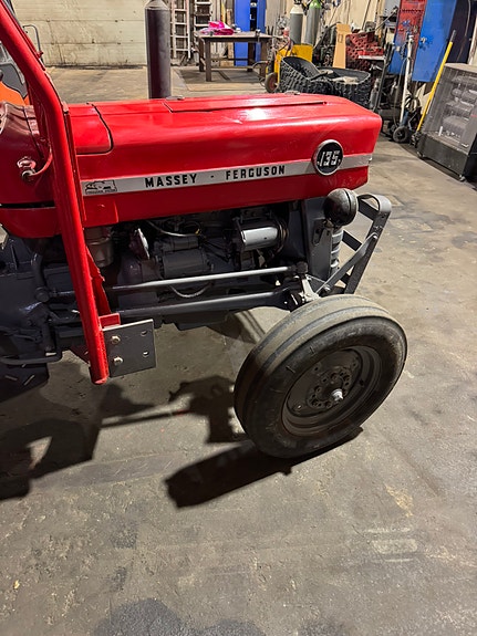 Massey Ferguson 135 2 of 5