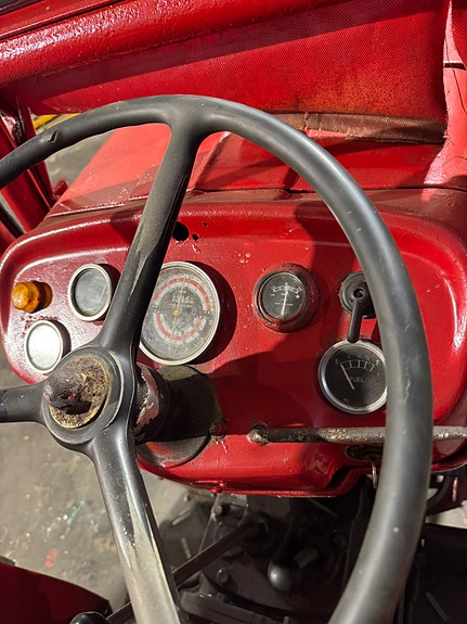 Massey Ferguson 135 3 of 5