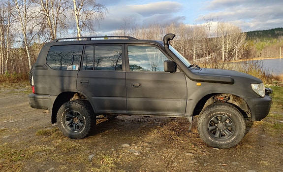 Toyota Land Cruiser 4 of 30