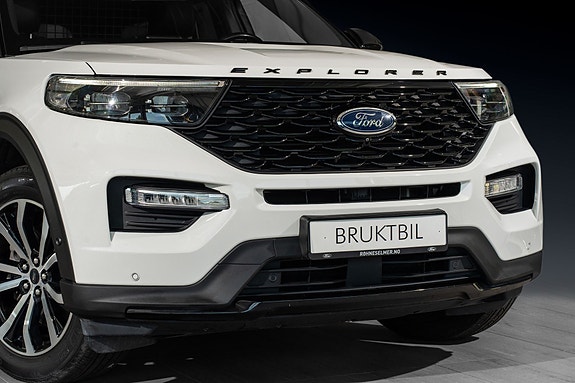 Ford Explorer 2 of 28