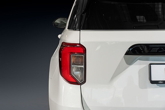Ford Explorer 9 of 28