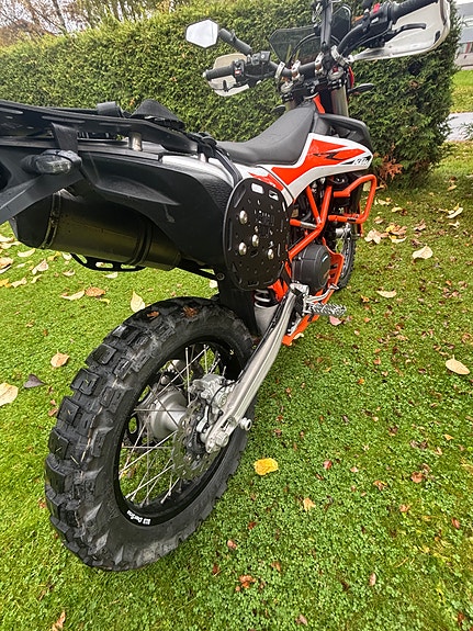 KTM 690 Enduro R 7 of 13