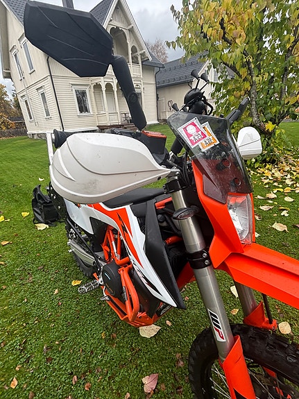 KTM 690 Enduro R 8 of 13