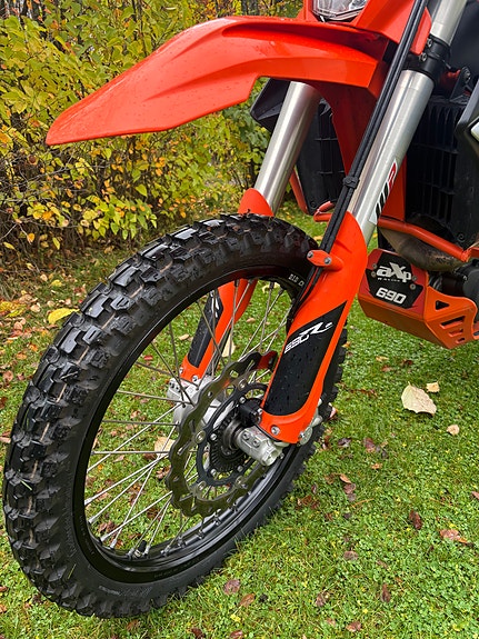 KTM 690 Enduro R 3 of 13