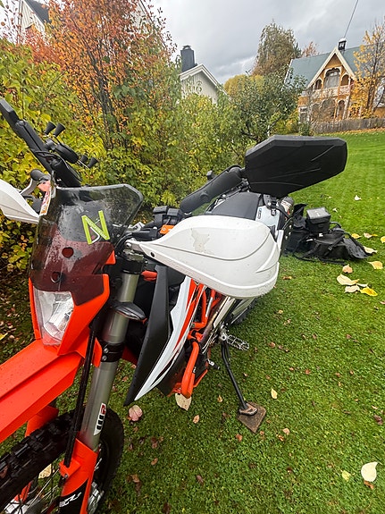 KTM 690 Enduro R 9 of 13