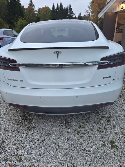 Tesla Model S 3 of 3