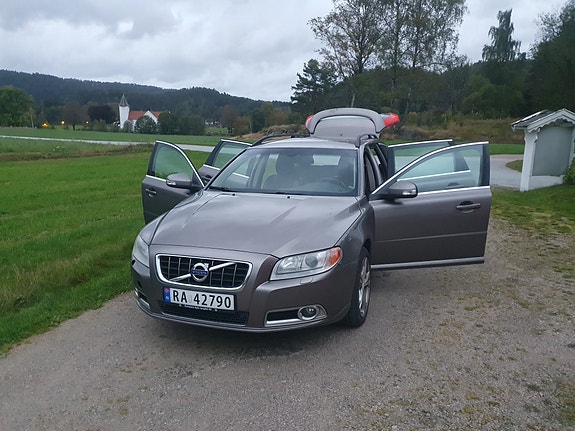 Volvo V70 6 of 8