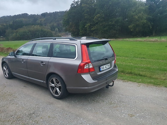 Volvo V70 3 of 8