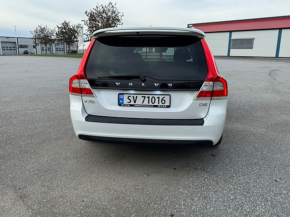 Volvo V70 3 of 30