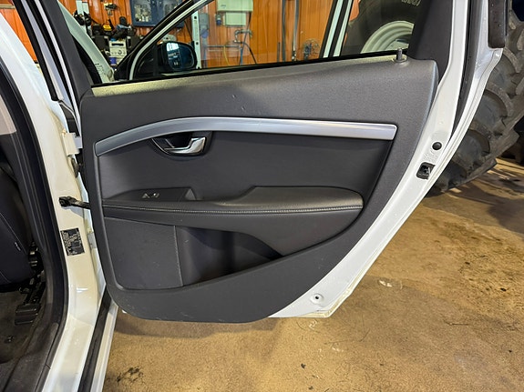 Volvo V70 16 of 30