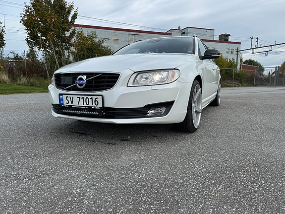 Volvo V70 7 of 30