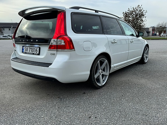 Volvo V70 2 of 30