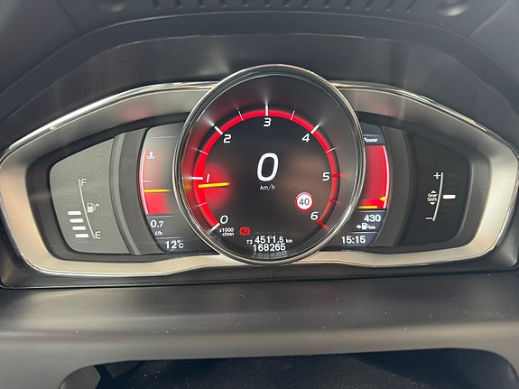 Volvo V70 8 of 30