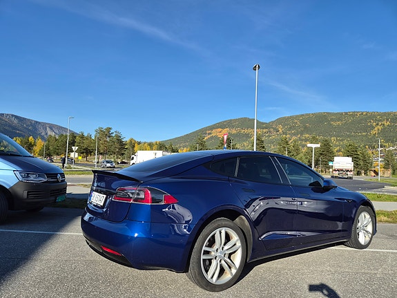 Tesla Model S 4 of 18