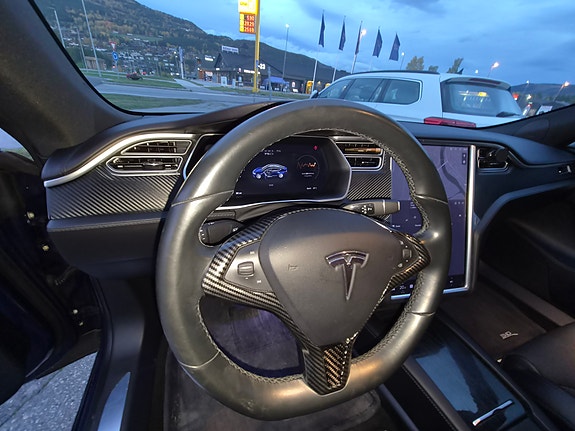 Tesla Model S 17 of 18